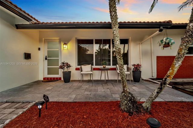 8016 NW 43rd St, Coral Springs, FL 33065