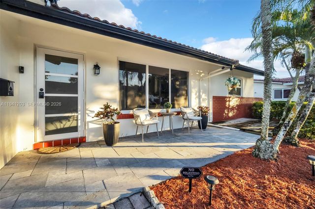 8016 NW 43rd St, Coral Springs, FL 33065