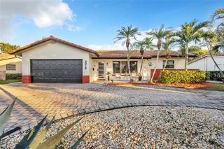 8016 NW 43rd St, Coral Springs, FL 33065