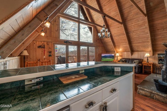 1125 Lower Alpine Way, Gatlinburg, TN 37738