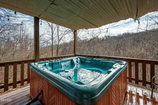 1125 Lower Alpine Way, Gatlinburg, TN 37738