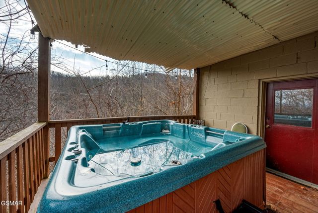 1125 Lower Alpine Way, Gatlinburg, TN 37738