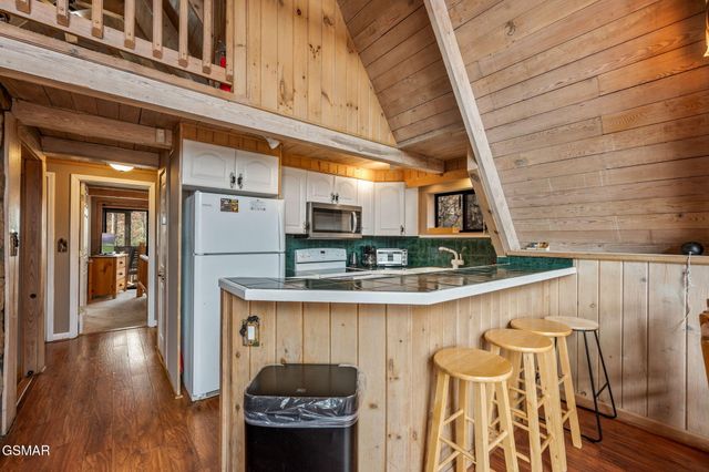 1125 Lower Alpine Way, Gatlinburg, TN 37738