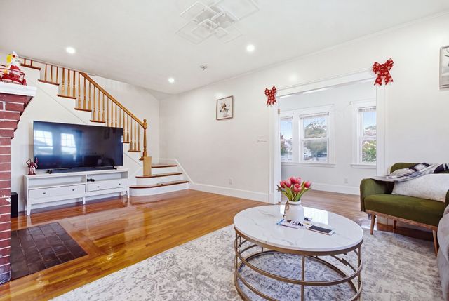 18 Pope St, Quincy, MA 02171