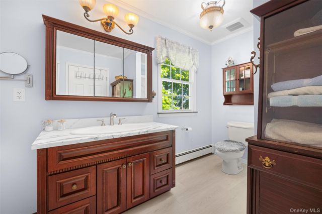 25 Bolton Street, Lindenhurst, NY 11757