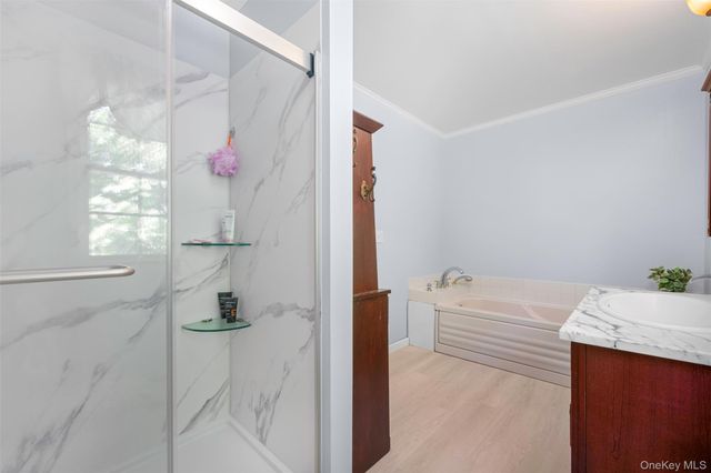 25 Bolton Street, Lindenhurst, NY 11757