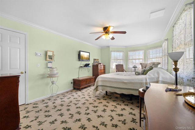 25 Bolton Street, Lindenhurst, NY 11757