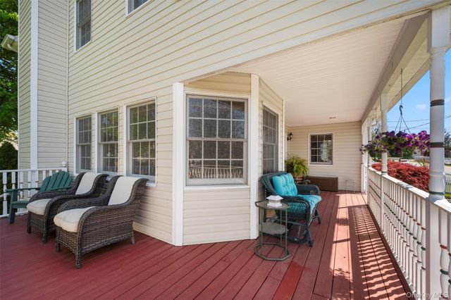 25 Bolton Street, Lindenhurst, NY 11757