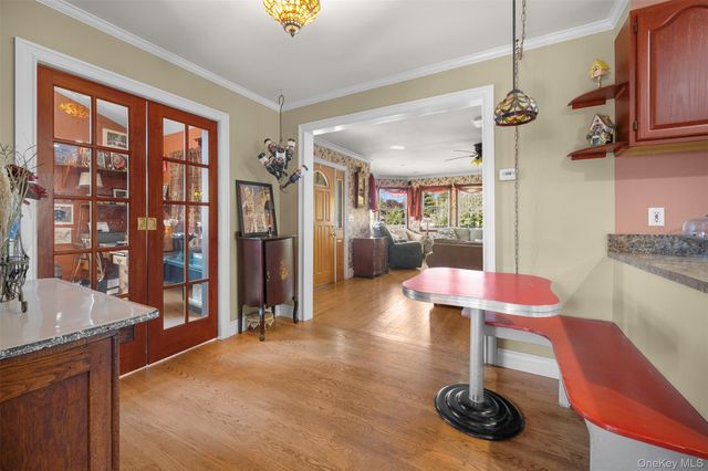 25 Bolton Street, Lindenhurst, NY 11757