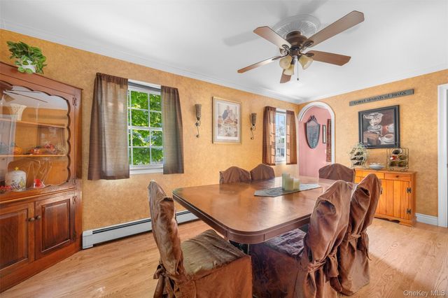 25 Bolton Street, Lindenhurst, NY 11757