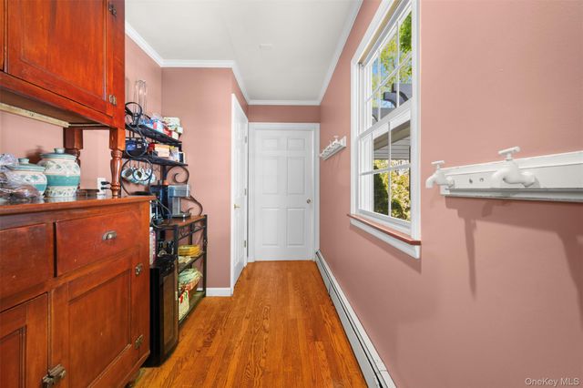 25 Bolton Street, Lindenhurst, NY 11757