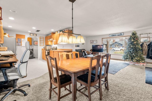 533 NW 7th Street, Redmond, OR 97756