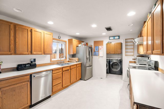 533 NW 7th Street, Redmond, OR 97756