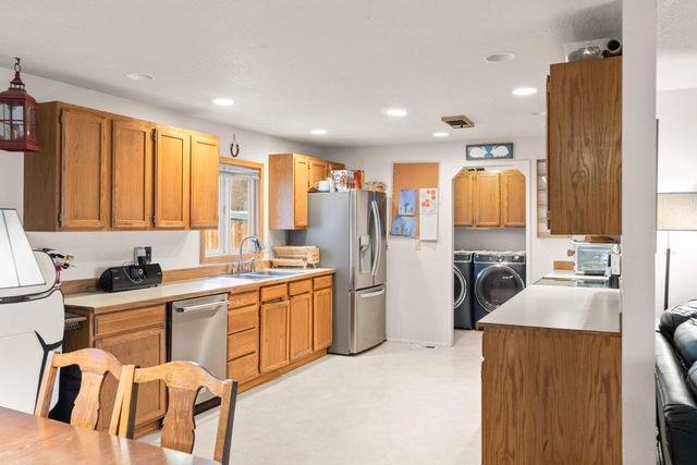 533 NW 7th Street, Redmond, OR 97756