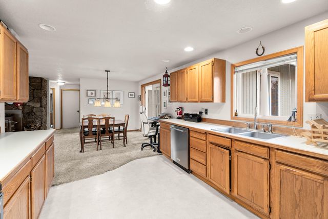 533 NW 7th Street, Redmond, OR 97756