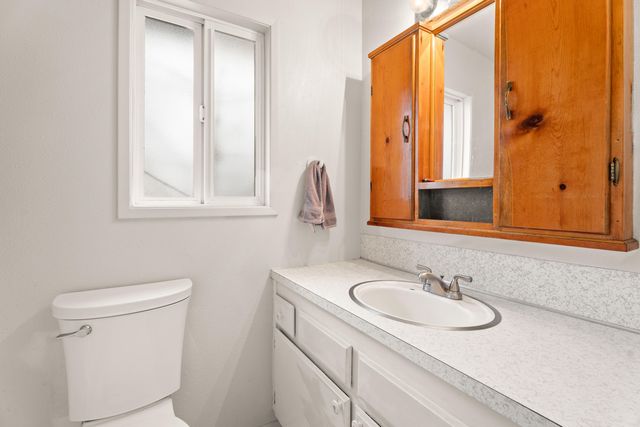 533 NW 7th Street, Redmond, OR 97756