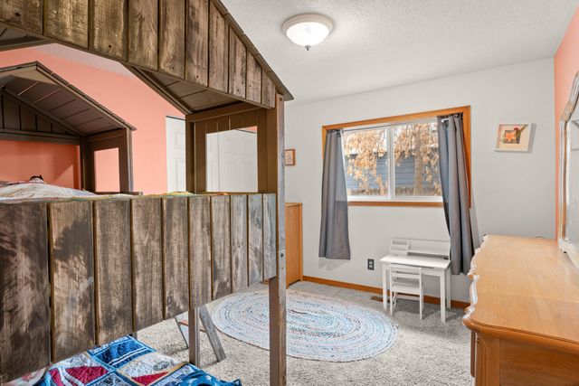 533 NW 7th Street, Redmond, OR 97756