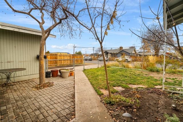 533 NW 7th Street, Redmond, OR 97756