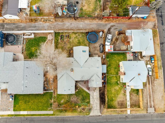 533 NW 7th Street, Redmond, OR 97756