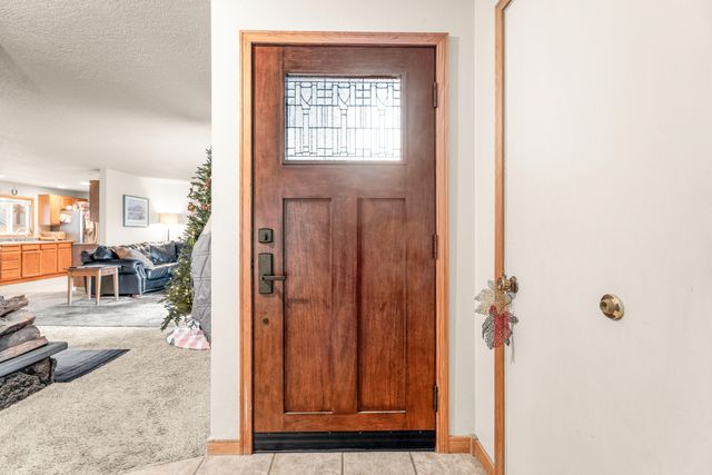 533 NW 7th Street, Redmond, OR 97756