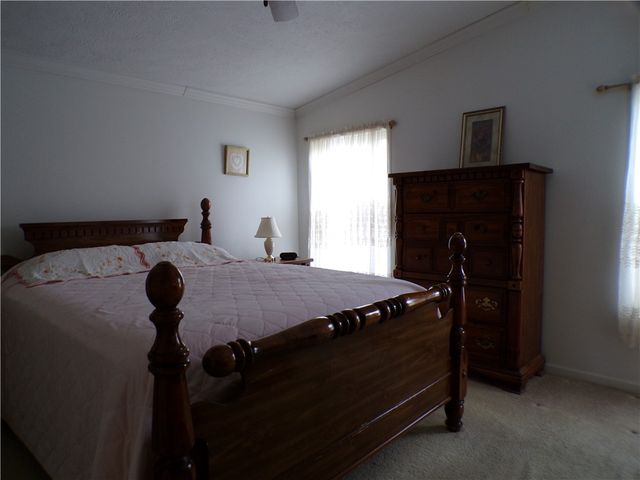 218 Rock Lake Dr, Zelienople Boro, PA 16063