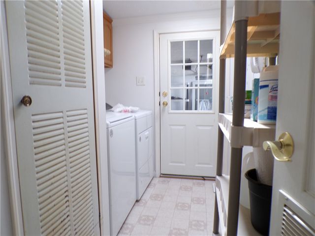 218 Rock Lake Dr, Zelienople Boro, PA 16063