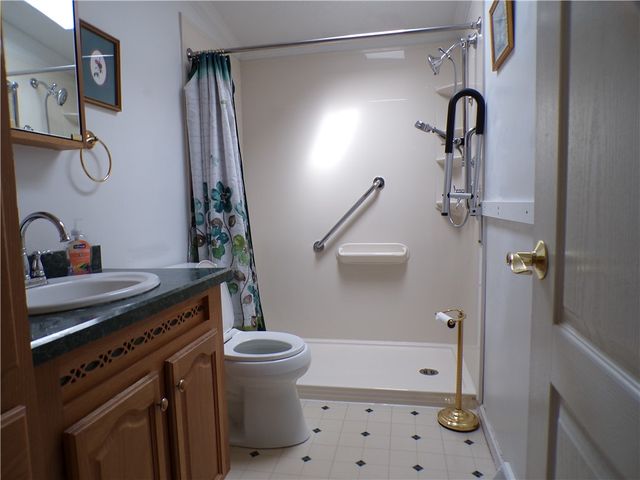 218 Rock Lake Dr, Zelienople Boro, PA 16063
