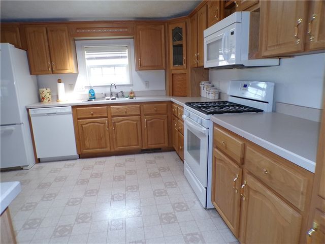 218 Rock Lake Dr, Zelienople Boro, PA 16063