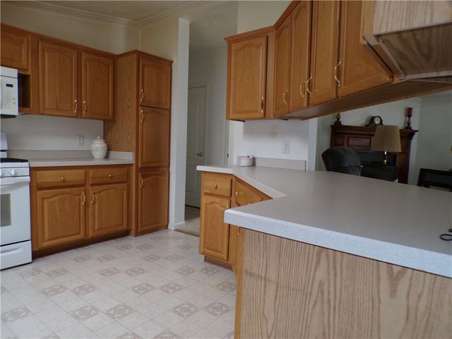 218 Rock Lake Dr, Zelienople Boro, PA 16063