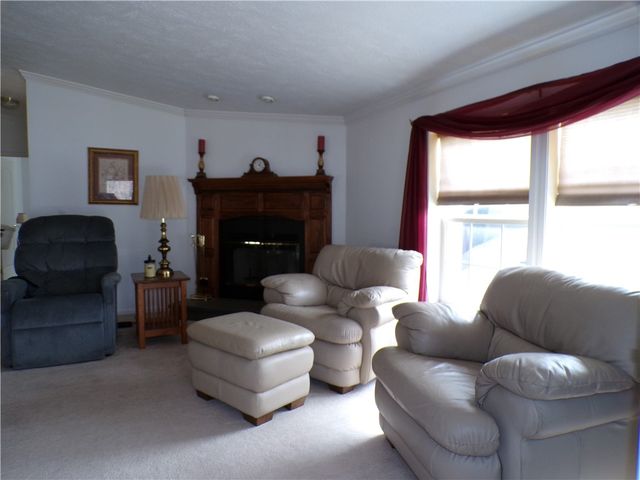 218 Rock Lake Dr, Zelienople Boro, PA 16063
