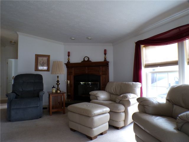 218 Rock Lake Dr, Zelienople Boro, PA 16063