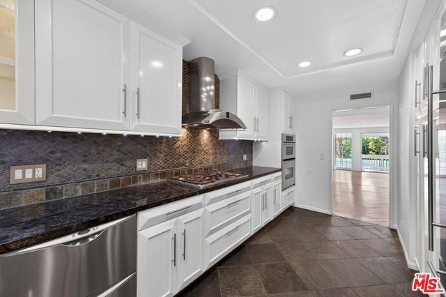 4346 Redwood Avenue A203, Marina Del Rey, CA 90292