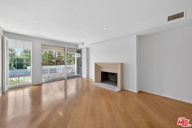 4346 Redwood Avenue A203, Marina Del Rey, CA 90292