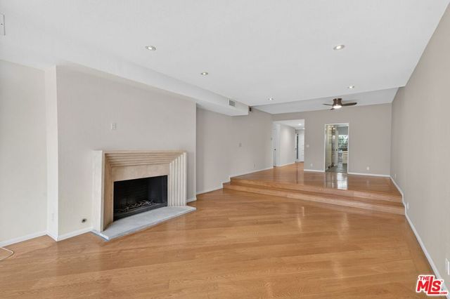 4346 Redwood Avenue A203, Marina Del Rey, CA 90292