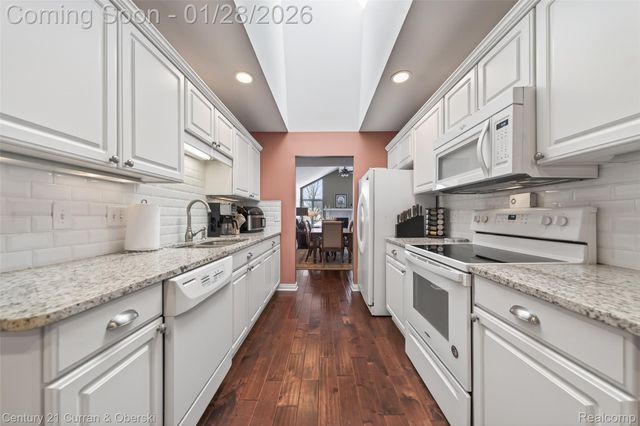 48645 Sutton Bay Court, Shelby Charter Township, MI 48315