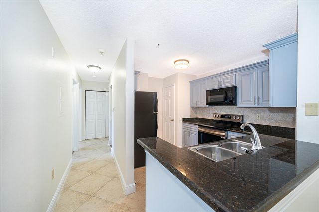 1939 SUMMER CLUB DRIVE 115, Oviedo, FL 32765