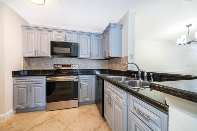 1939 SUMMER CLUB DRIVE 115, Oviedo, FL 32765