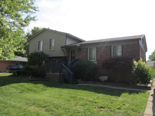 42039 Merrimac Circle, Clinton Township, MI 48038