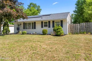 18 Loralee Drive, Colonie, NY 12205