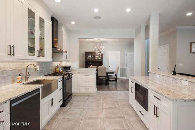 9 Chatsworth Road, Manalapan, NJ 07726