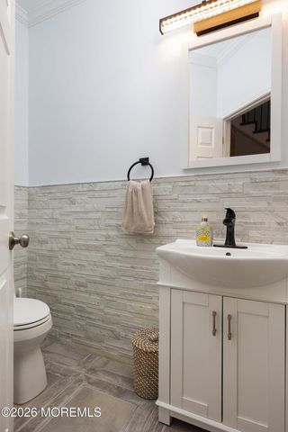 9 Chatsworth Road, Manalapan, NJ 07726