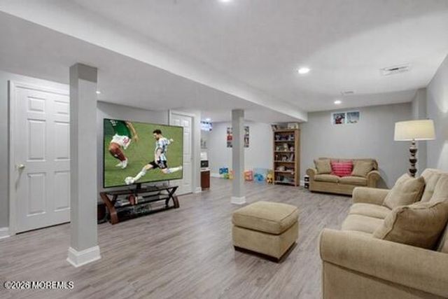 9 Chatsworth Road, Manalapan, NJ 07726