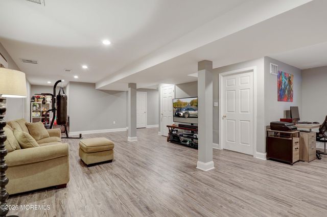 9 Chatsworth Road, Manalapan, NJ 07726