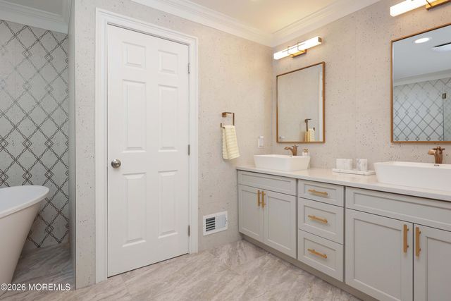 9 Chatsworth Road, Manalapan, NJ 07726