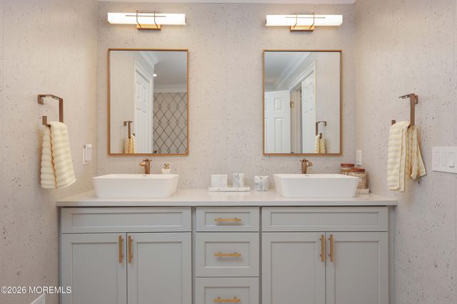 9 Chatsworth Road, Manalapan, NJ 07726