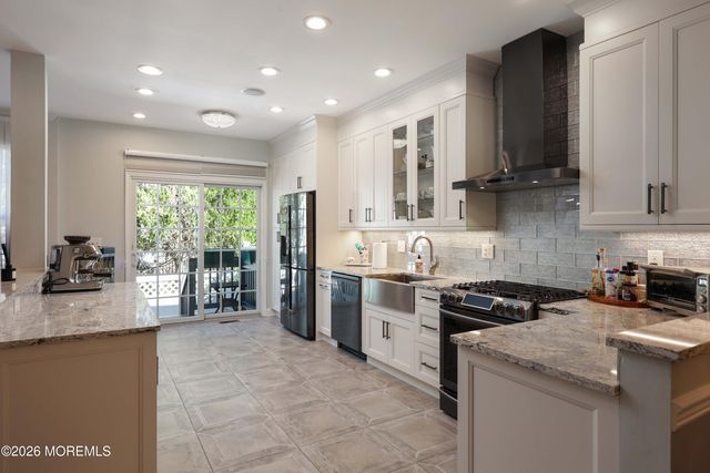 9 Chatsworth Road, Manalapan, NJ 07726