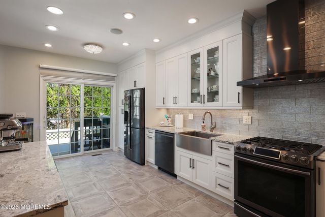 9 Chatsworth Road, Manalapan, NJ 07726