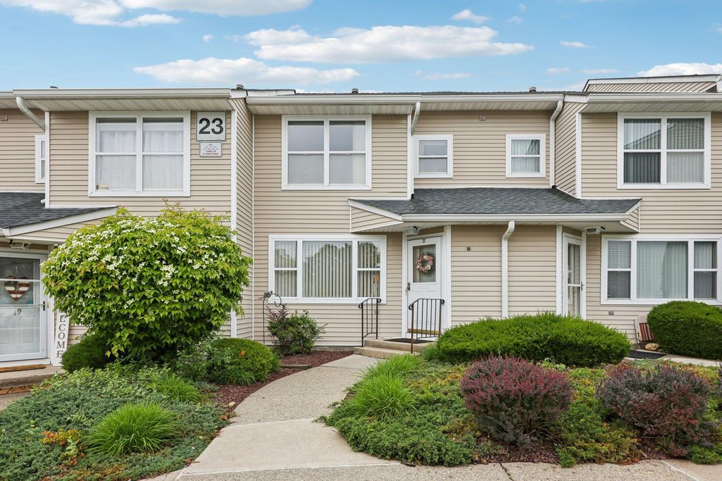 22 Knightsbridge Court, Nanuet, NY 10954