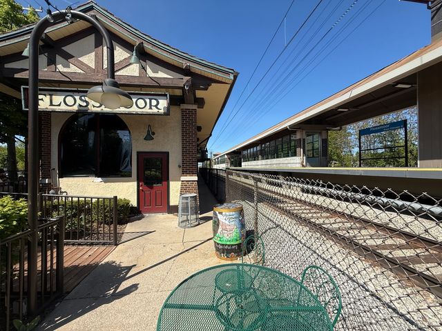 1139 Leavitt Avenue 212, Flossmoor, IL 60422
