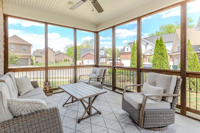 700 Keeton Ct, Old Hickory, TN 37138